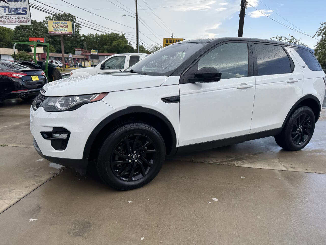 Used 2017 Land Rover Discovery Sport HSE image 3