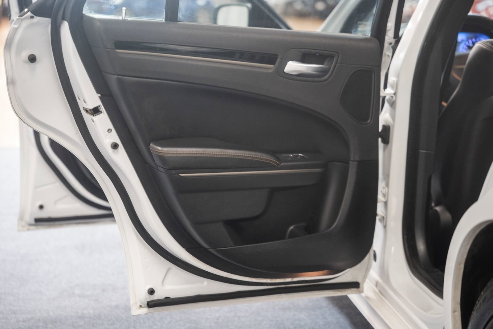 Used 2016 Chrysler 300 S RWD image 39