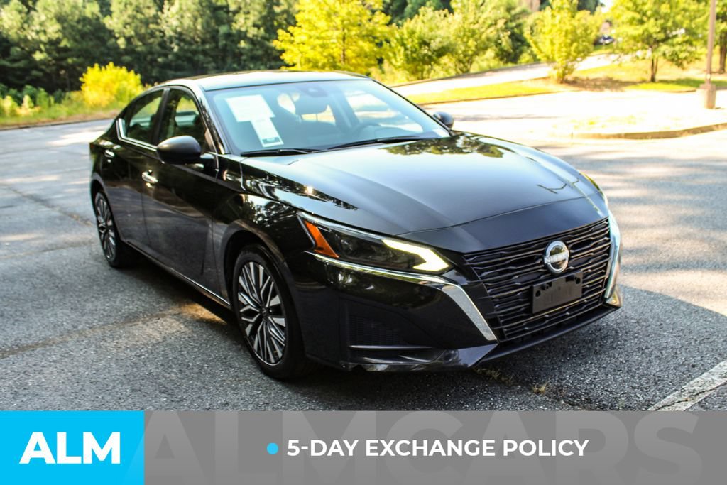 Used 2025 Nissan Altima 2.5 SV FWD image 3