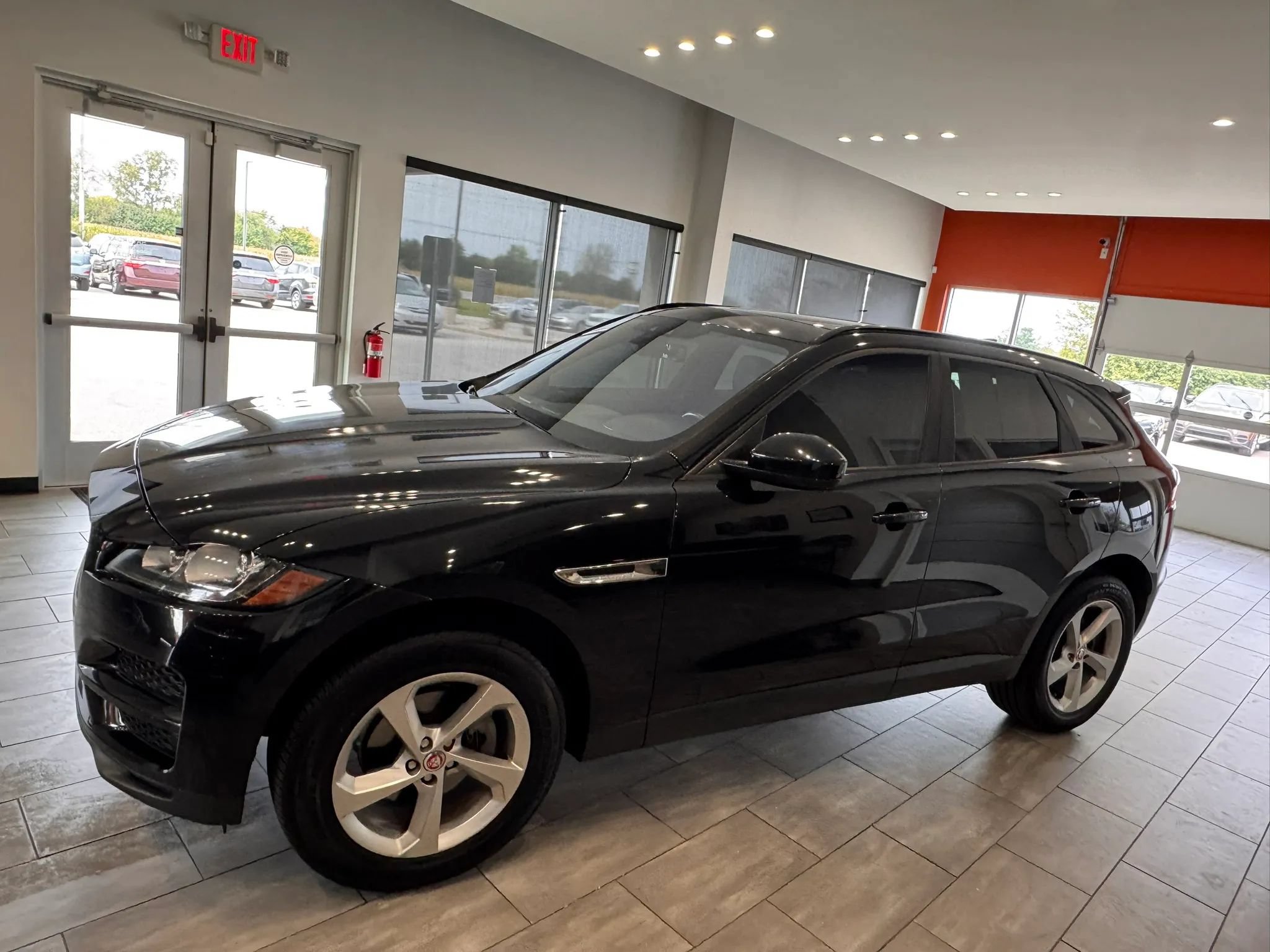 Used 2017 Jaguar F-PACE Premium AWD/4WD image 7