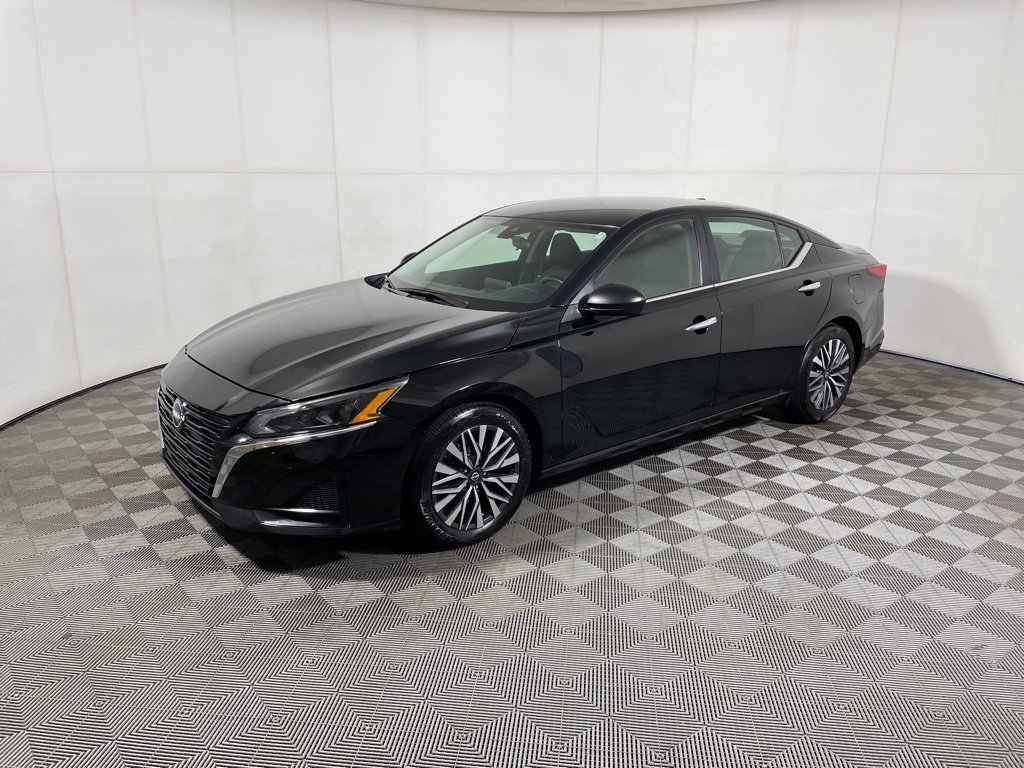Used 2024 Nissan Altima 2.5 SV image 4