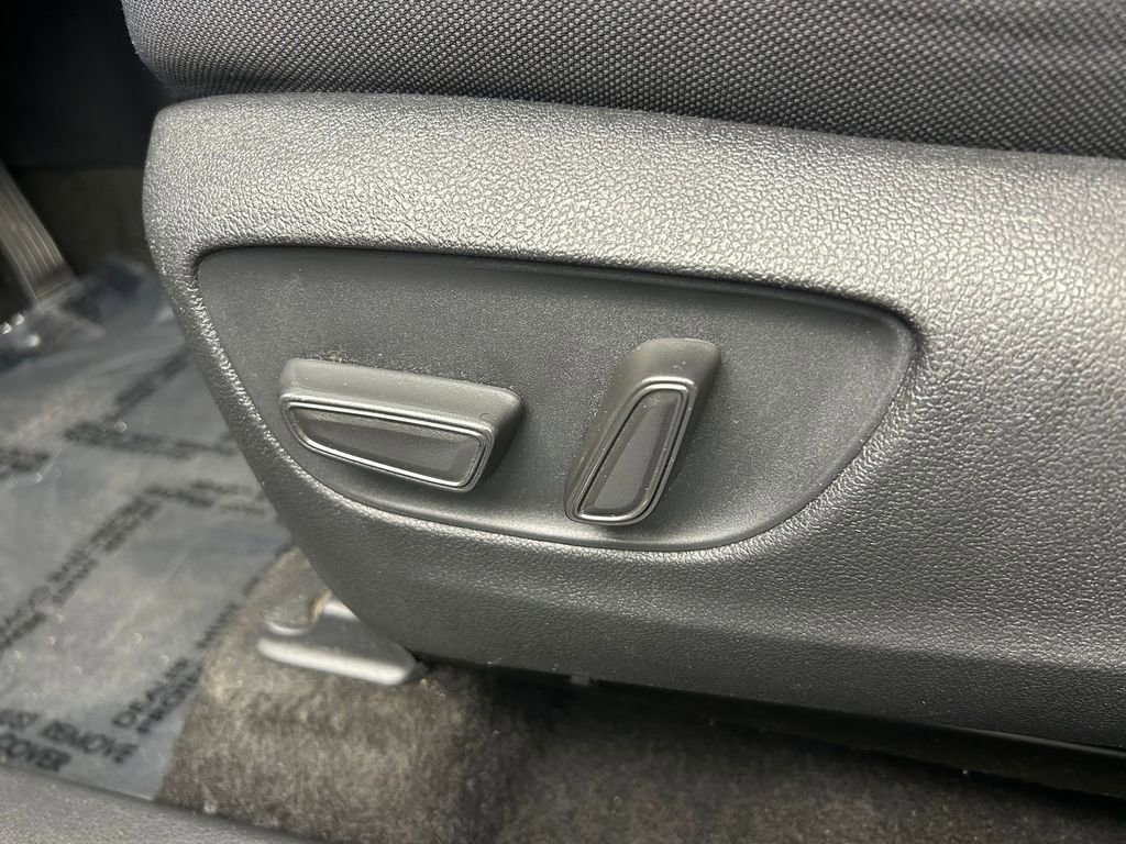 Used 2023 Toyota Highlander LE image 15