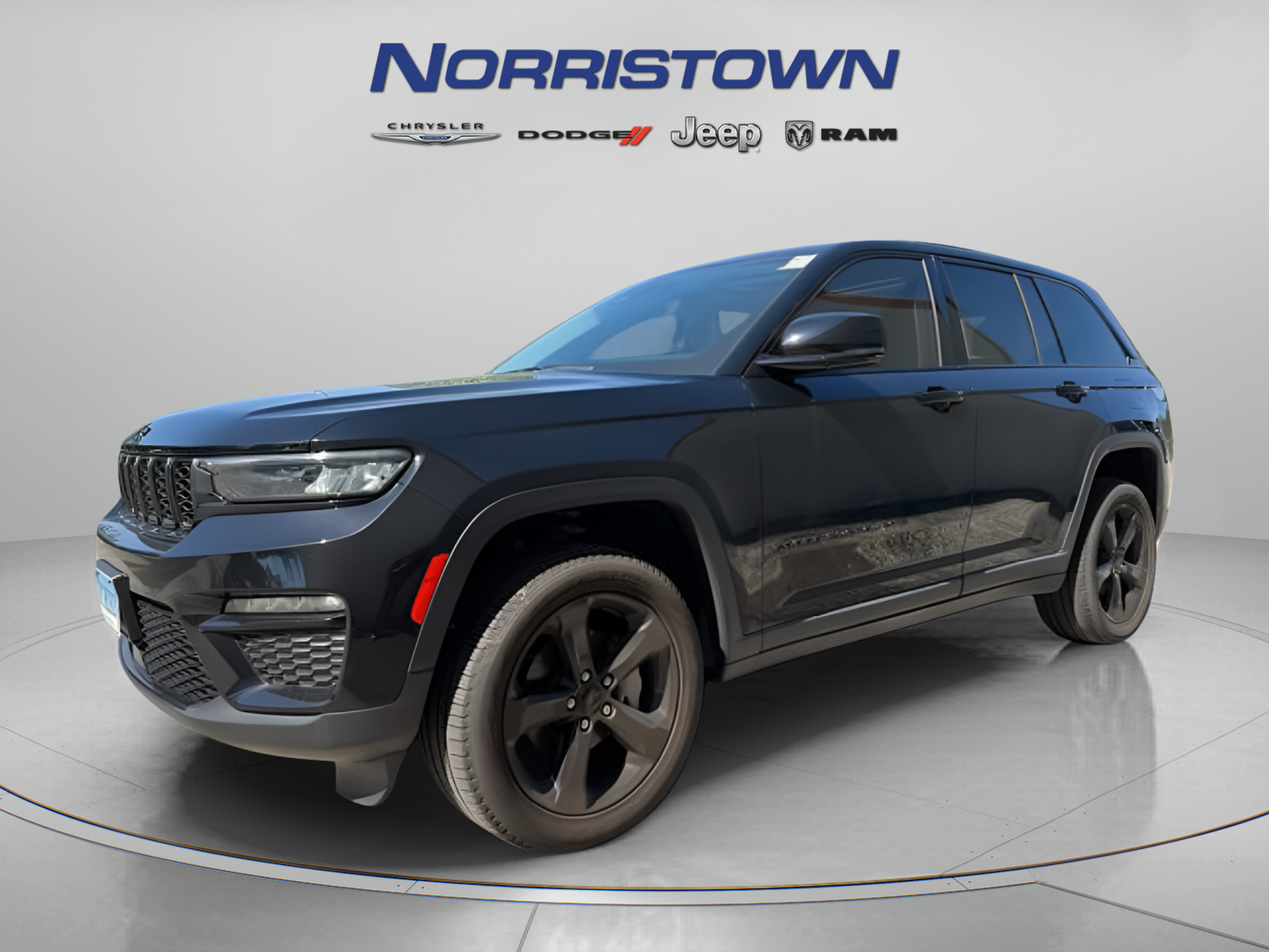 Certified 2023 Jeep Grand Cherokee Limited w/ Black Appearance Package AWD/4WD image 3