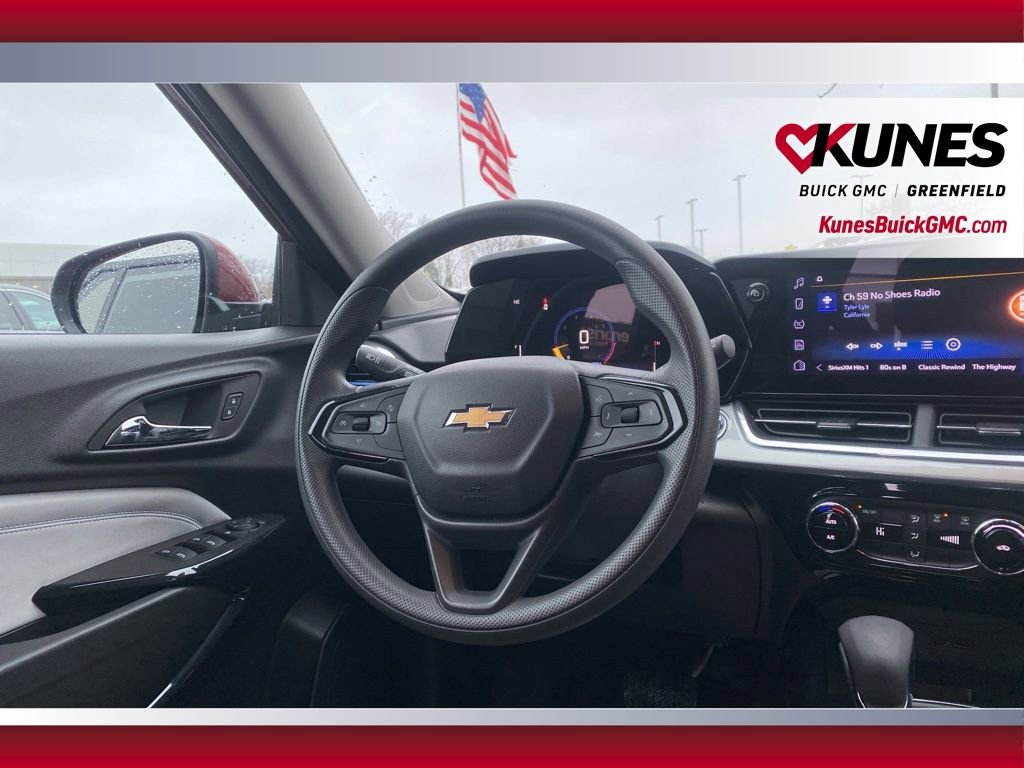 Used 2025 Chevrolet Trax LT image 30