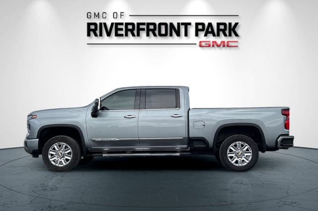 Used 2024 Chevrolet Silverado 3500 High Country w/ High Country Premium Package AWD/4WD image 6