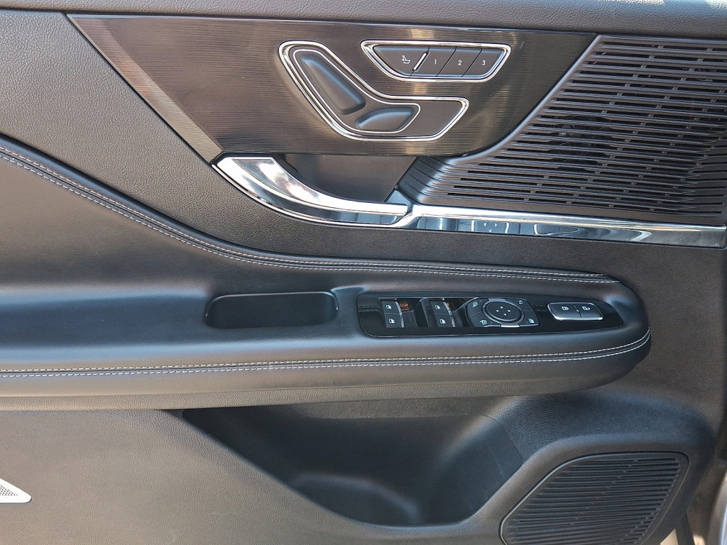 Used 2022 Lincoln Corsair Reserve w/ Equipment Group 201A image 23