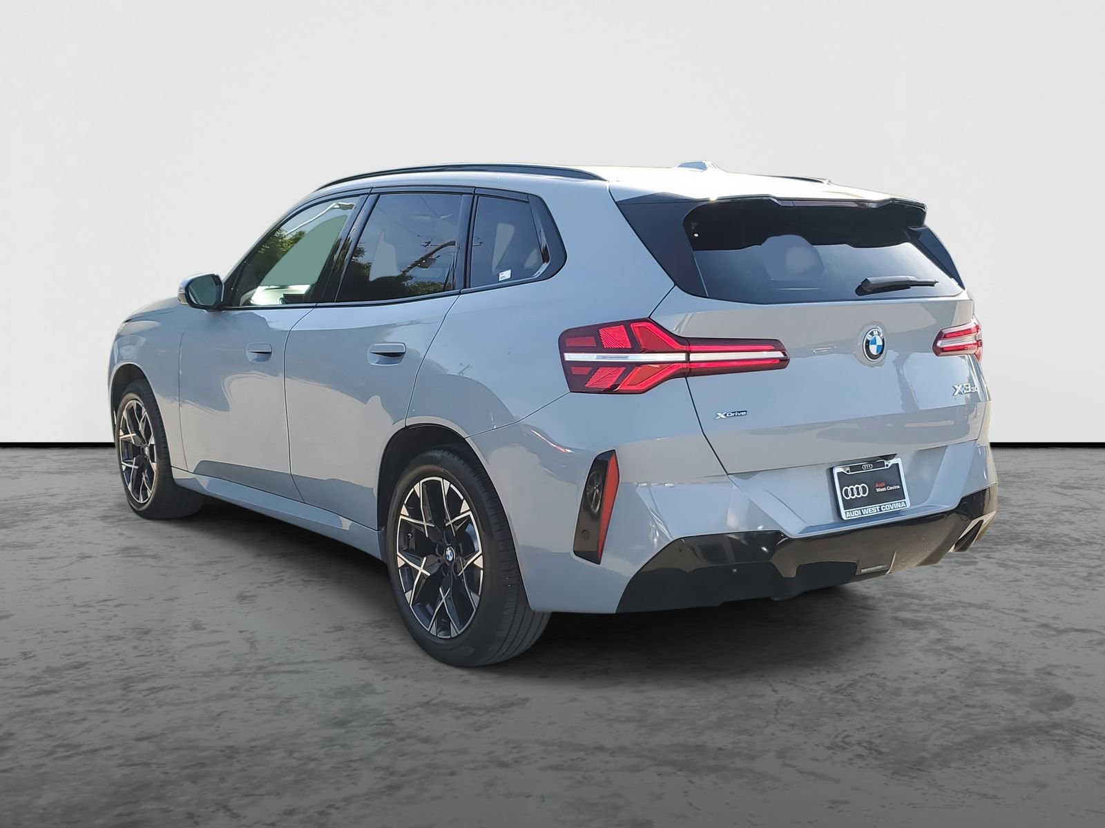 Used 2025 BMW X3 xDrive30i w/ Premium Package image 3