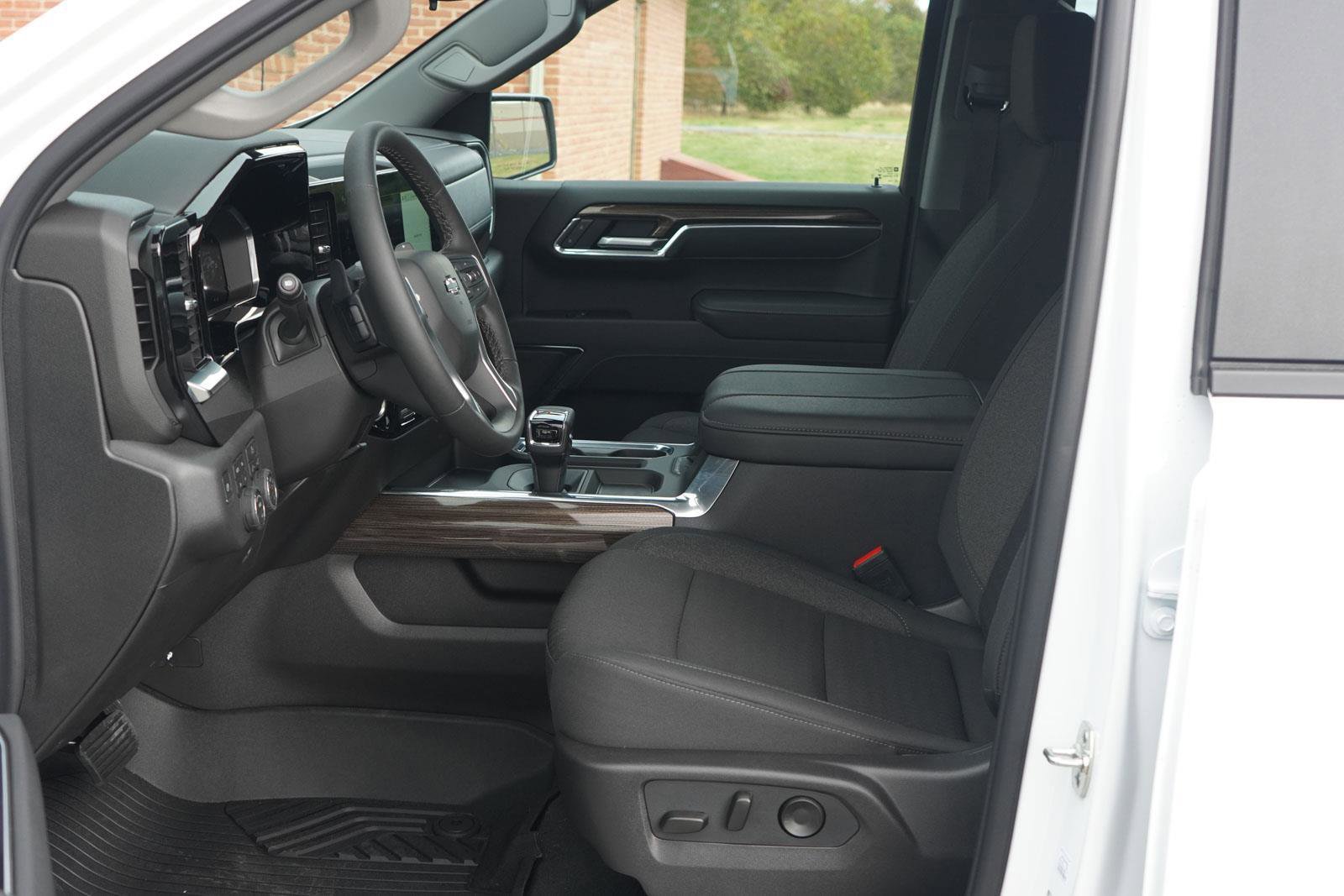 New 2026 Chevrolet Silverado 1500 LT Trail Boss w/ LPO, Dark Essentials Package image 25