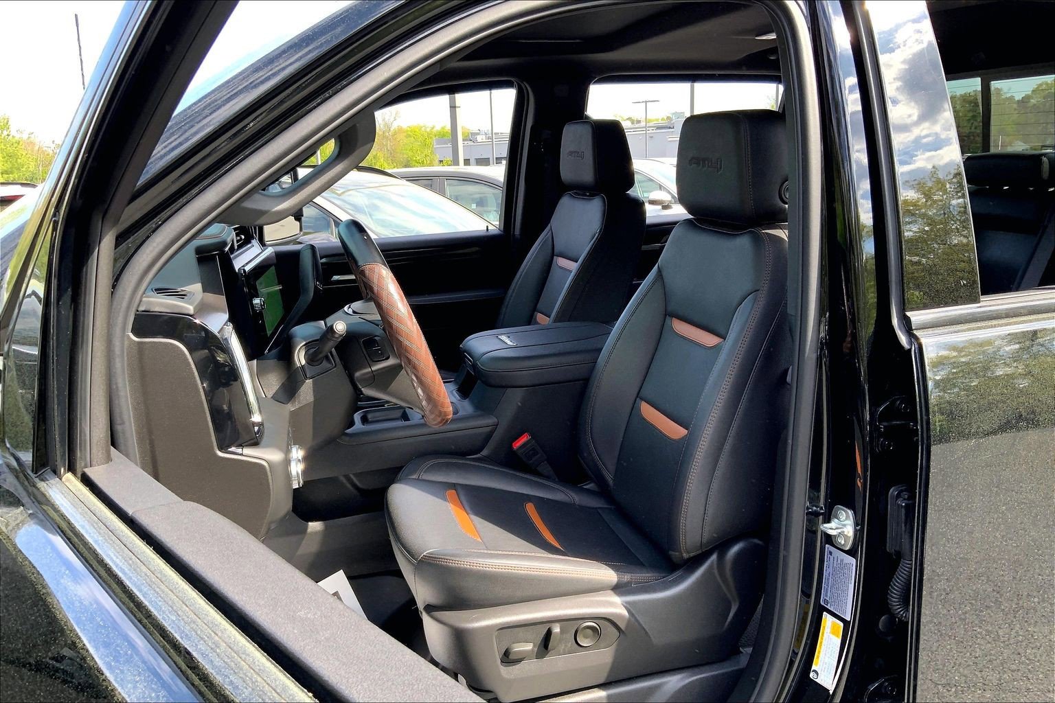 Used 2025 GMC Sierra 2500 AT4 w/ AT4 Premium Plus Package AWD/4WD image 27