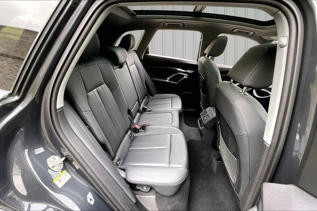 Used 2025 Audi Q5 Premium w/ Convenience Package AWD/4WD image 25
