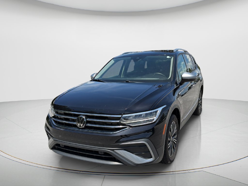 Used 2024 Volkswagen Atlas SE w/ Black Wheel Package