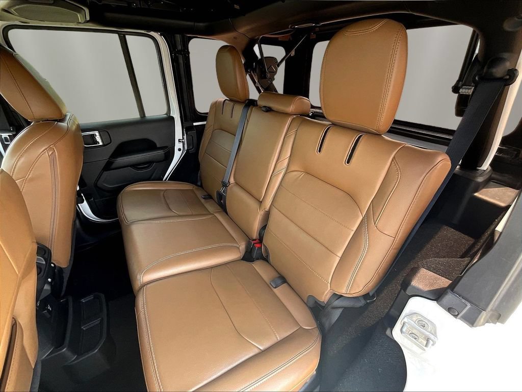 Used 2022 Jeep Wrangler Unlimited Sahara w/ Cold Weather Group AWD/4WD image 21