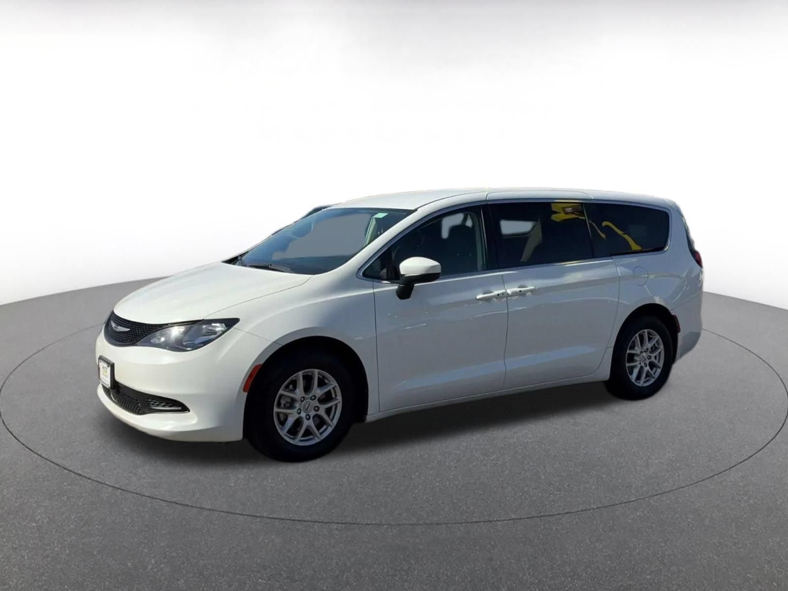 Used 2023 Chrysler Voyager LX FWD image 7