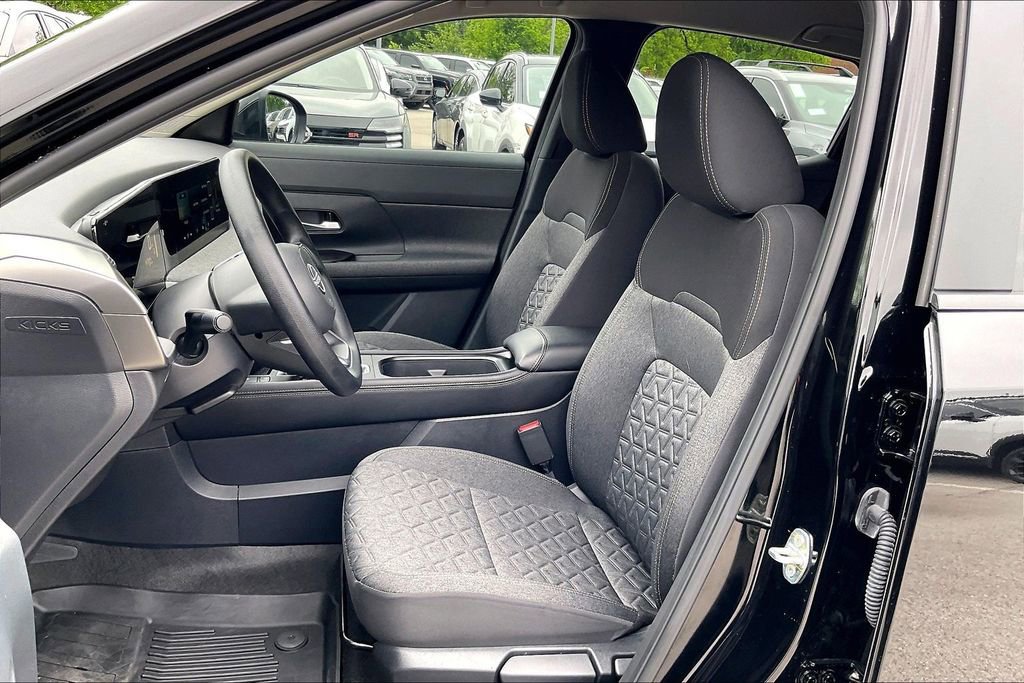 Used 2025 Nissan Kicks SV AWD/4WD image 35