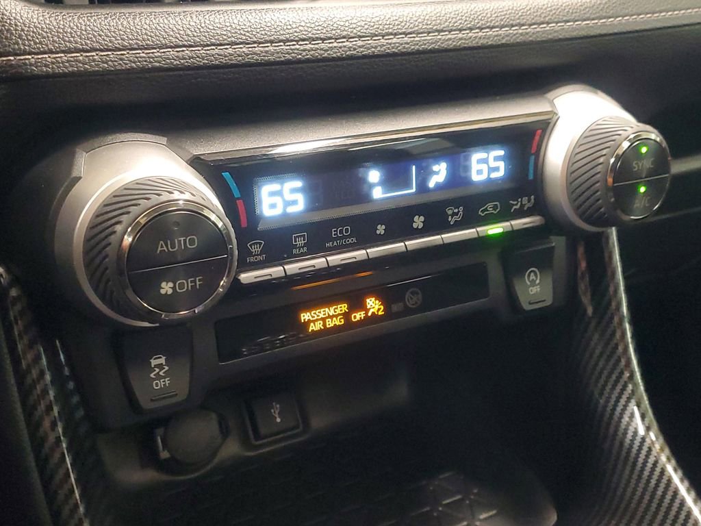 Used 2020 Toyota RAV4 XLE w/ Convenience Package image 28