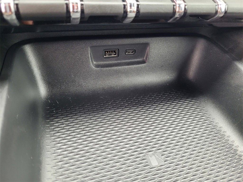 Used 2025 GMC Terrain Elevation image 21