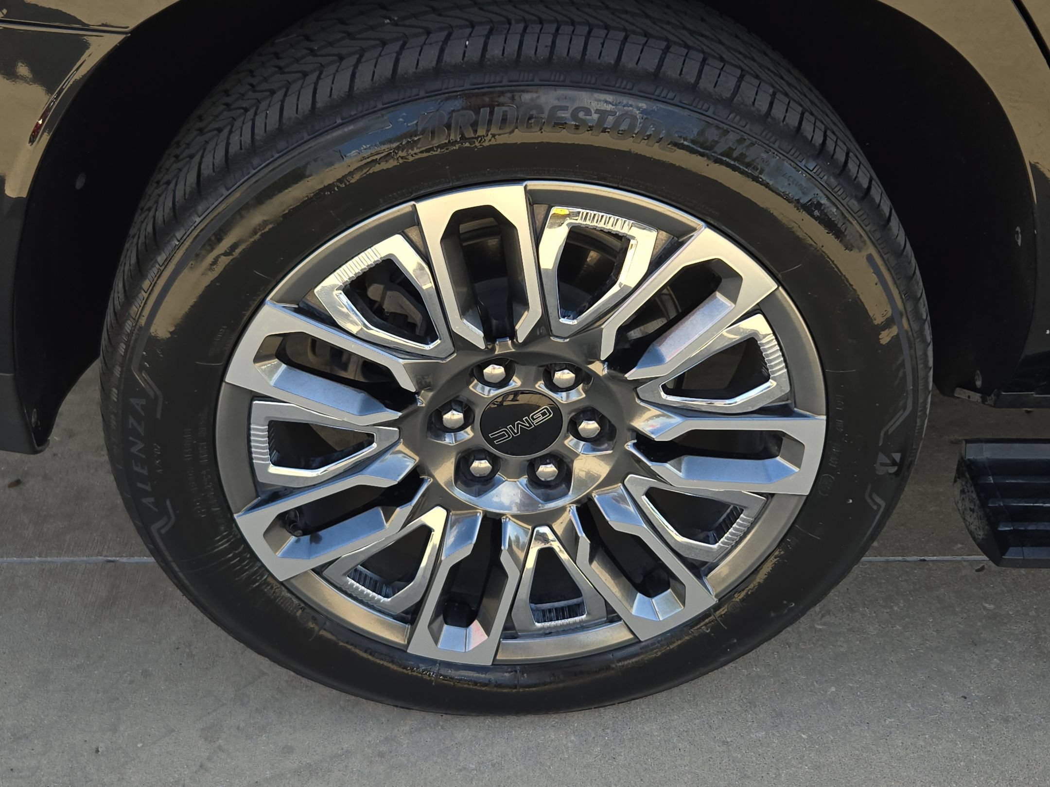 Used 2024 GMC Yukon Denali Ultimate AWD/4WD image 35
