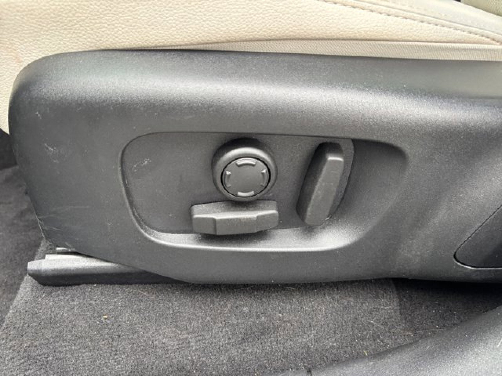 Certified 2022 Land Rover Range Rover Velar S image 11