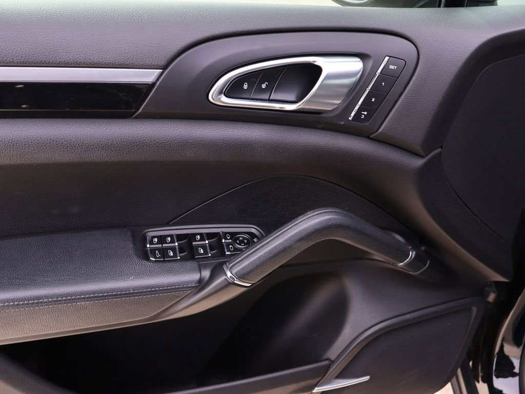 Used 2014 Porsche Cayenne S image 23