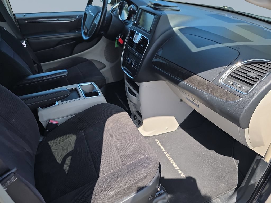 Used 2011 Chrysler Town & Country Touring FWD image 30