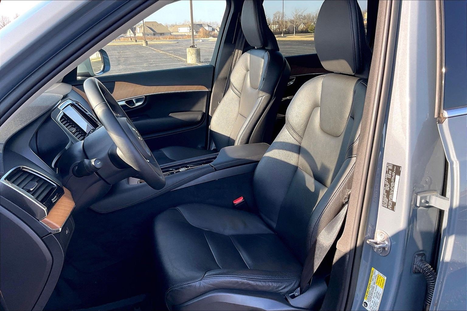 Used 2023 Volvo XC90 B6 Plus image 7