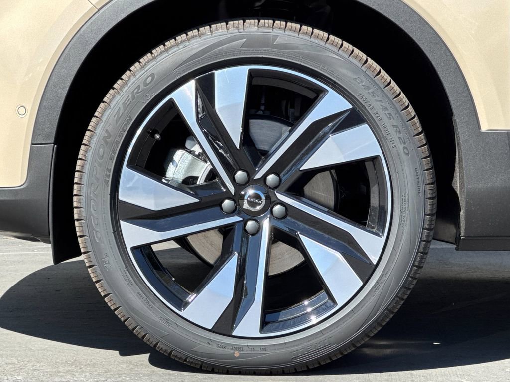 New 2026 Volvo XC40 B5 Plus w/ Climate Package image 25