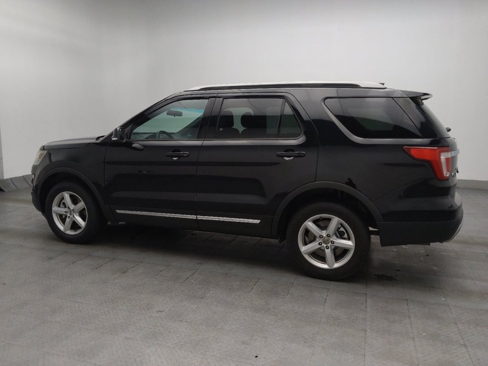 Used 2017 Ford Explorer XLT AWD/4WD image 3