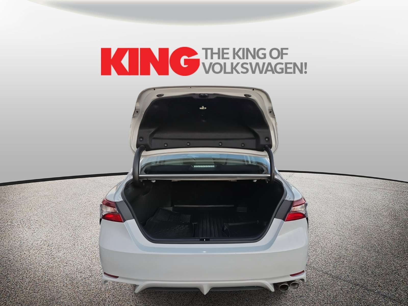 Used 2023 Toyota Camry SE image 5