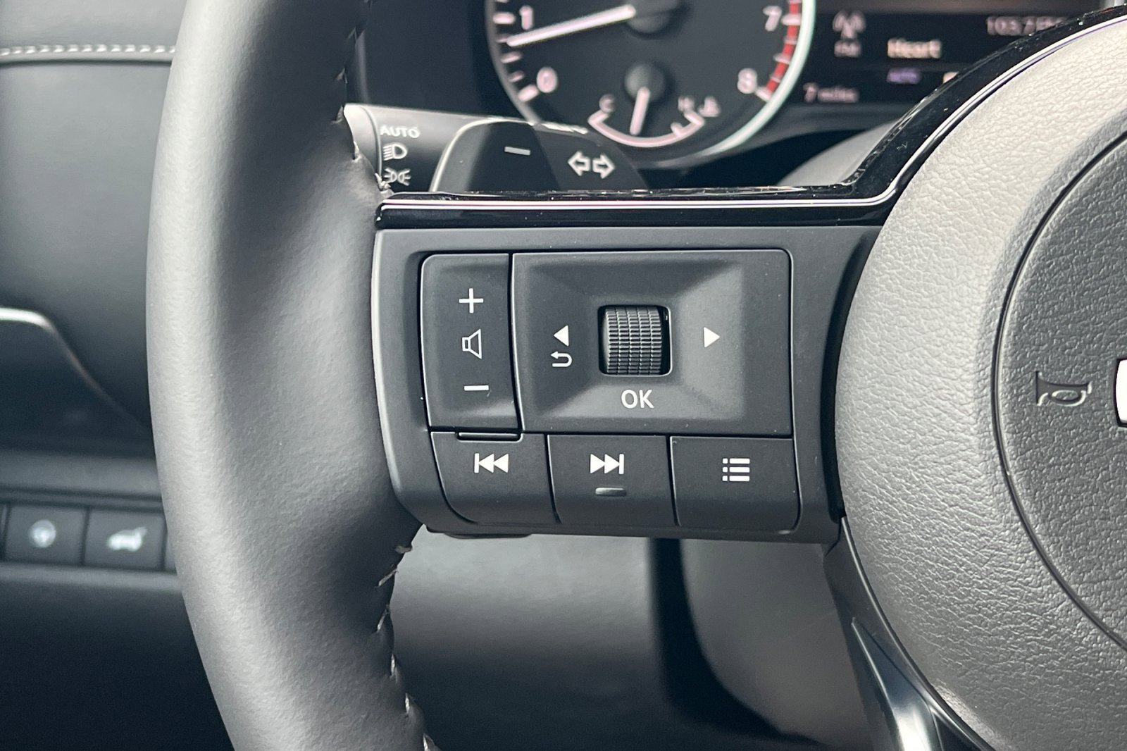 New 2025 Nissan Pathfinder SL w/ Lighting Package (N92) image 29