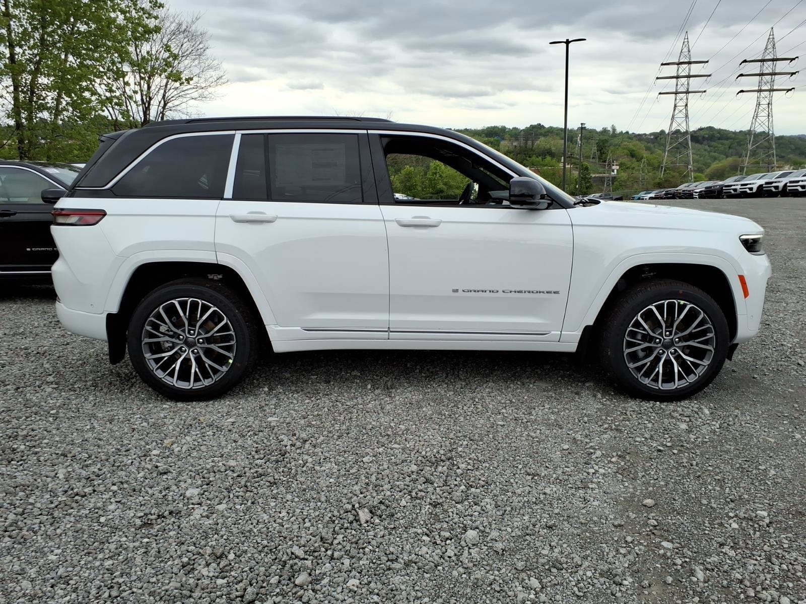 New 2026 Jeep Grand Cherokee Summit AWD/4WD image 3