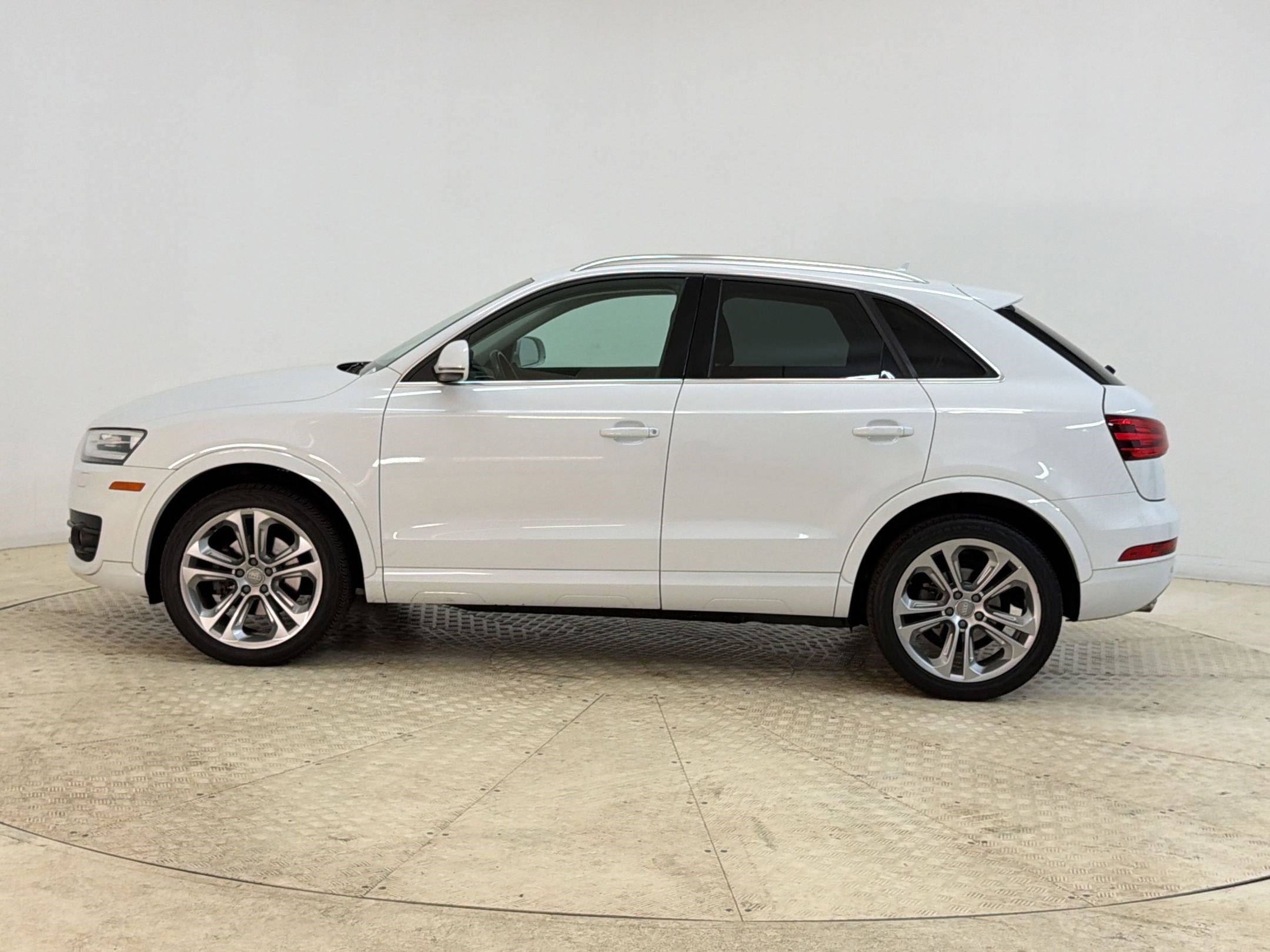 Used 2015 Audi Q3 2.0T Prestige w/ Prestige Package AWD/4WD image 2