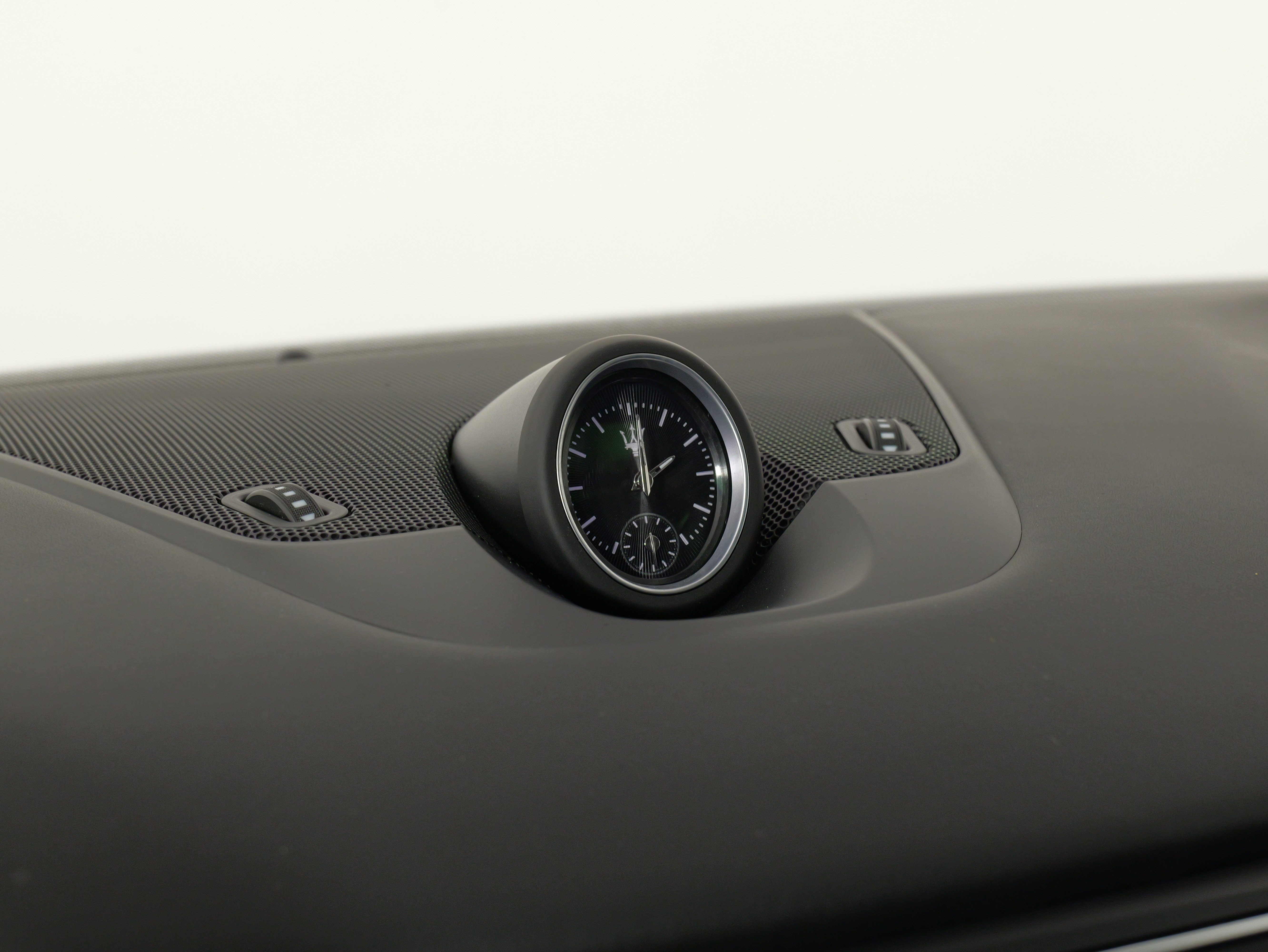 Used 2024 Maserati Levante GT Ultima image 46