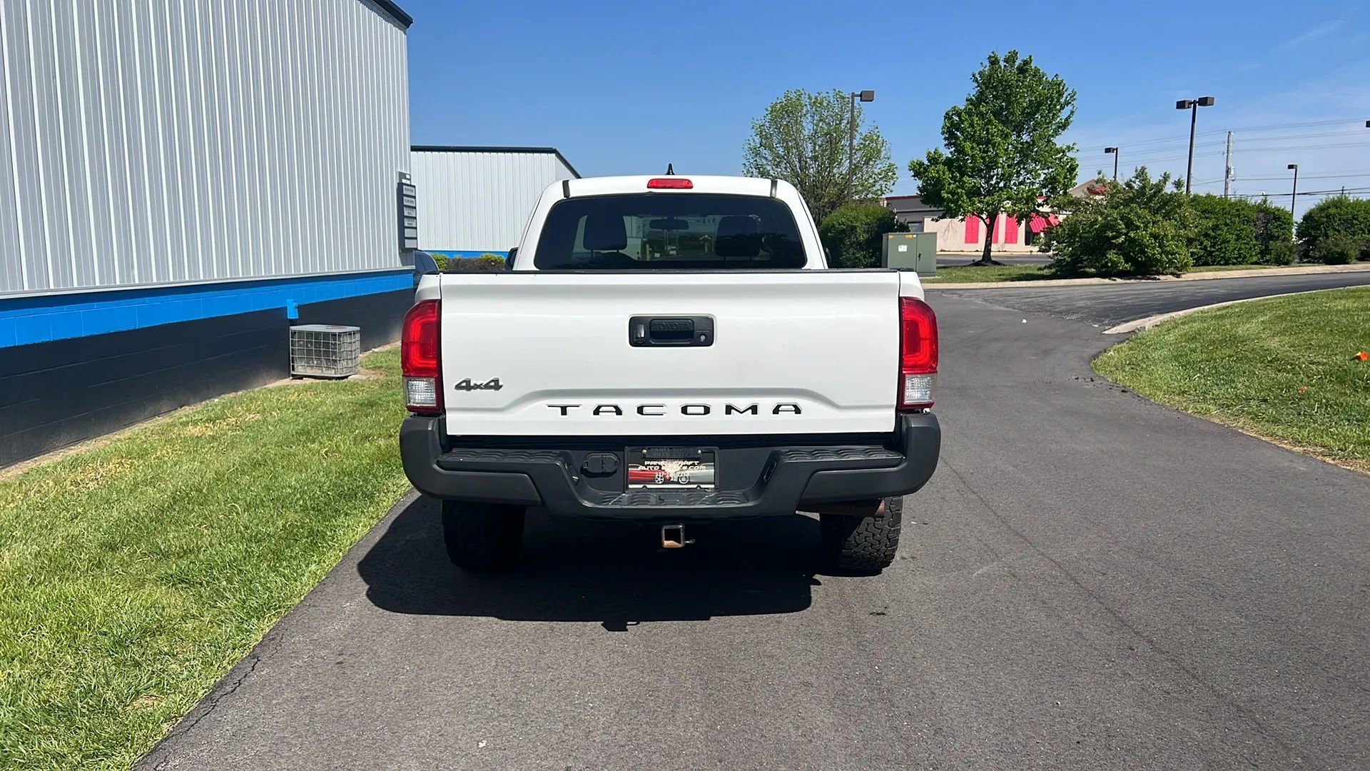 Used 2017 Toyota Tacoma SR image 6