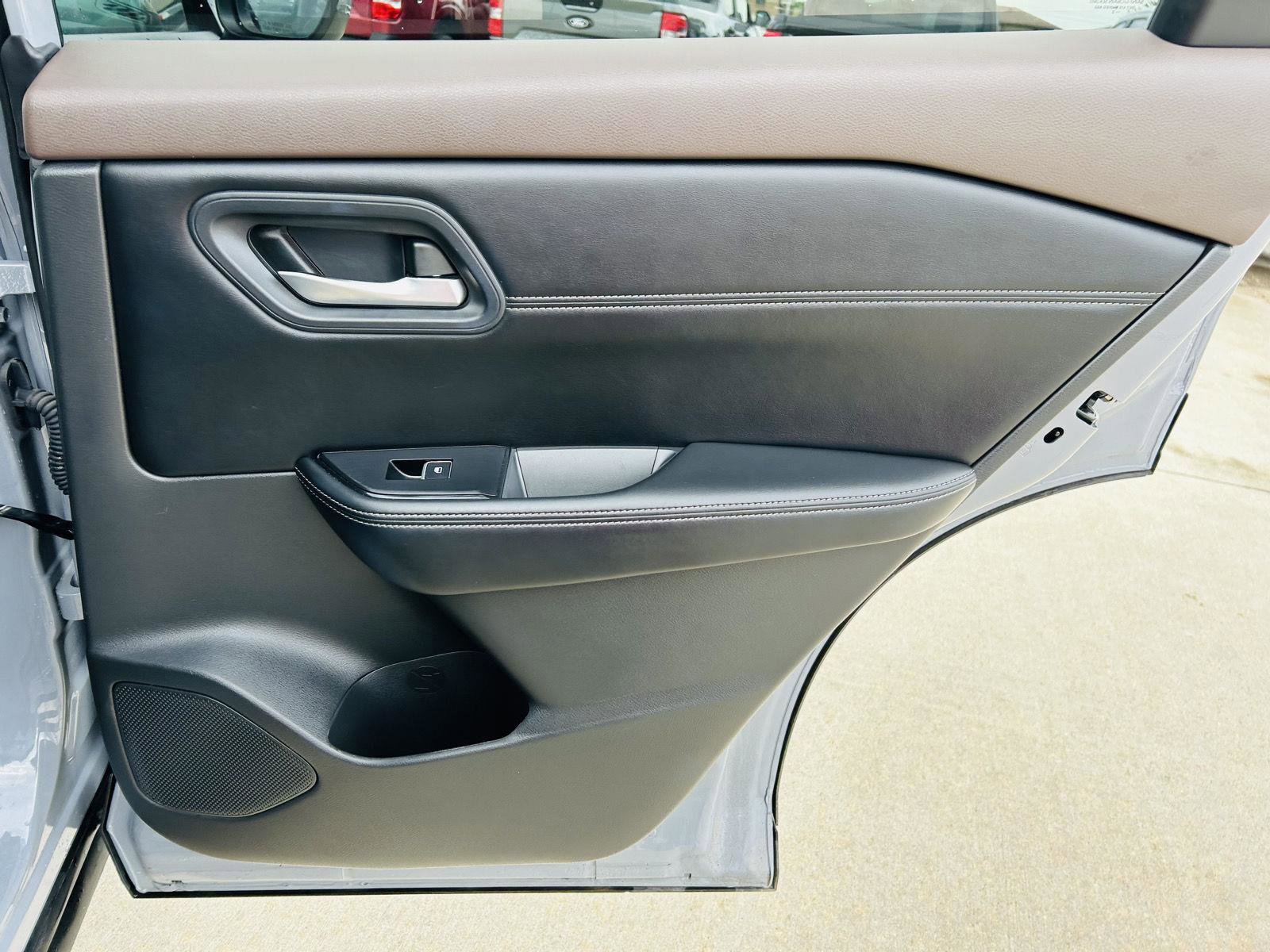 Used 2023 Nissan Rogue SL AWD/4WD image 30