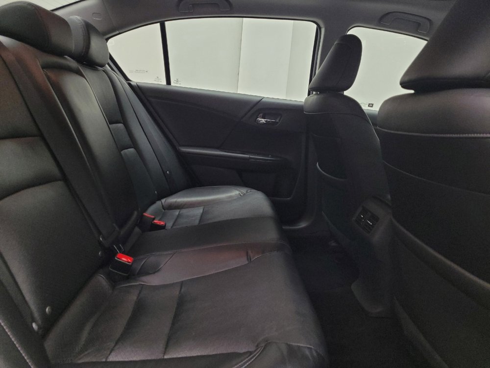 Used 2017 Honda Accord Touring image 19