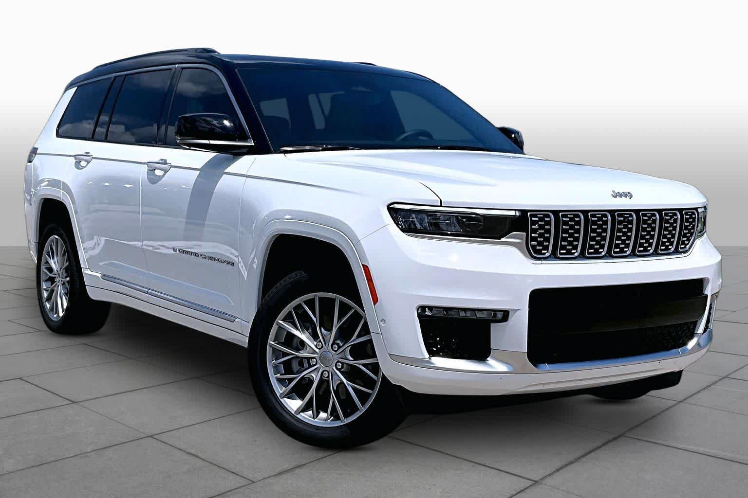 Used 2025 Jeep Grand Cherokee L Summit AWD/4WD image 3