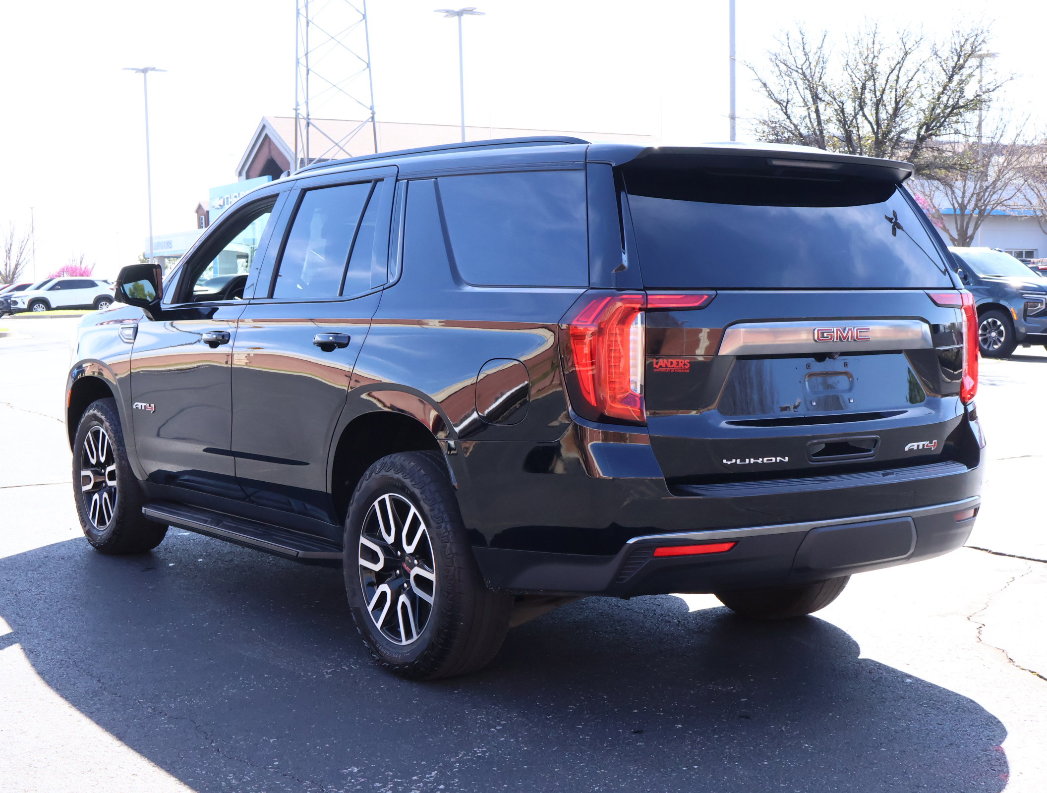 Used 2024 GMC Yukon AT4 w/ Technology Package AWD/4WD image 7