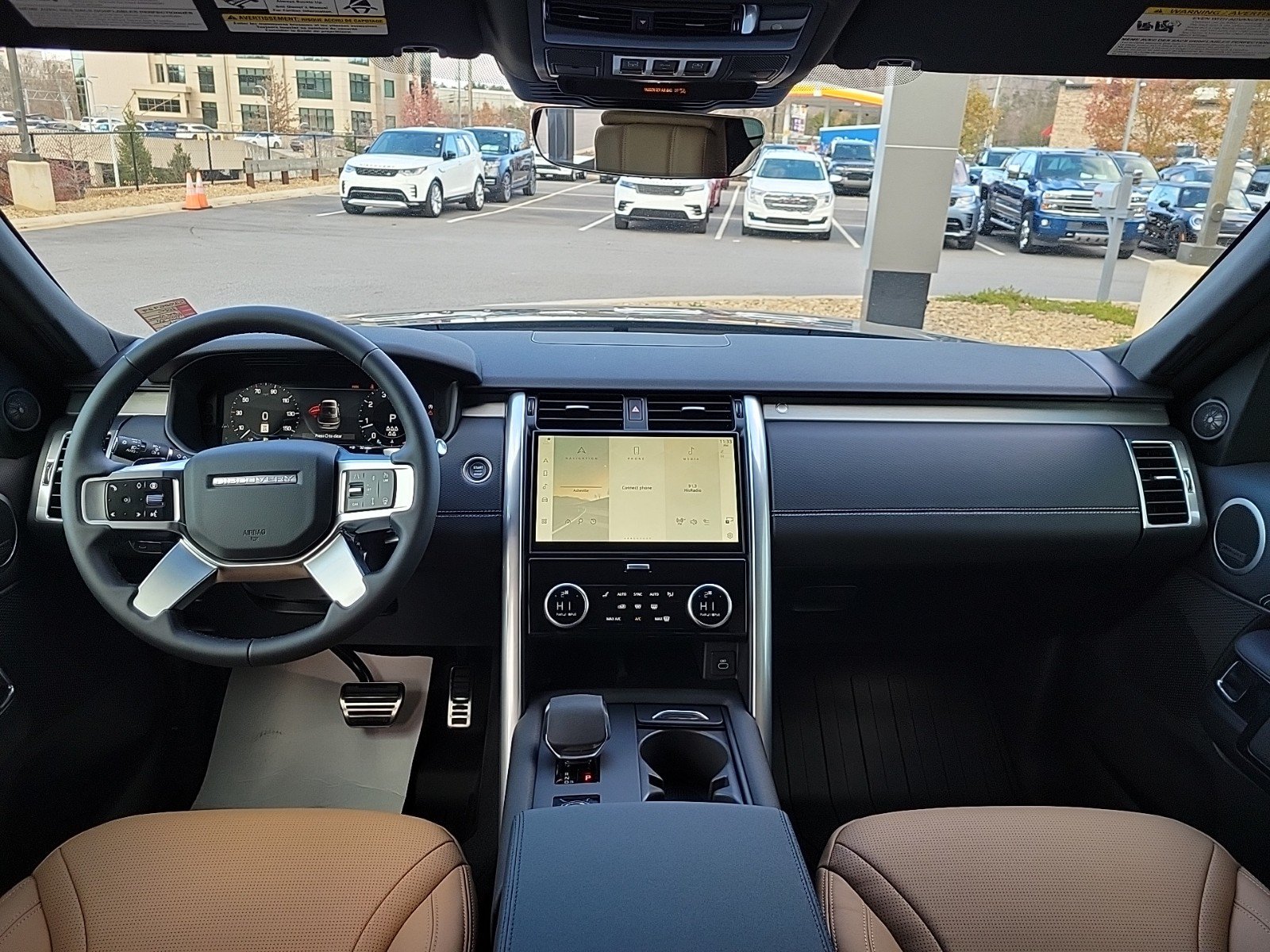 Used 2025 Land Rover Discovery Dynamic SE AWD/4WD image 22