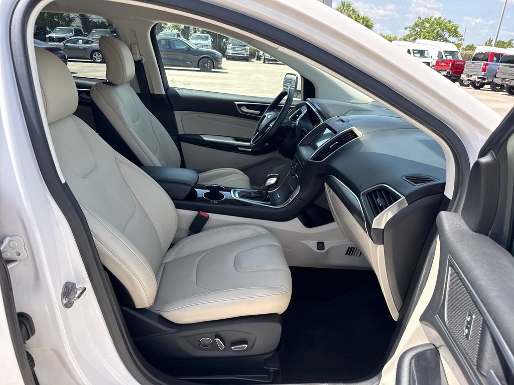 Used 2016 Ford Edge Titanium w/ Technology Package FWD image 26