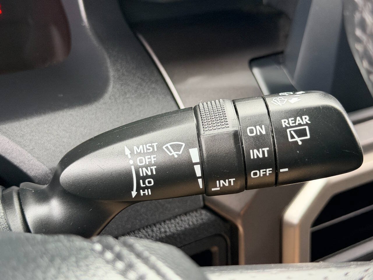 Used 2025 Toyota 4Runner SR5 AWD/4WD image 40