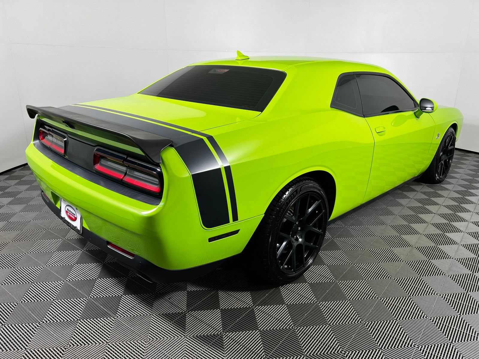 Used 2015 Dodge Challenger R/T Scat Pack w/ Leather Interior Group RWD image 5