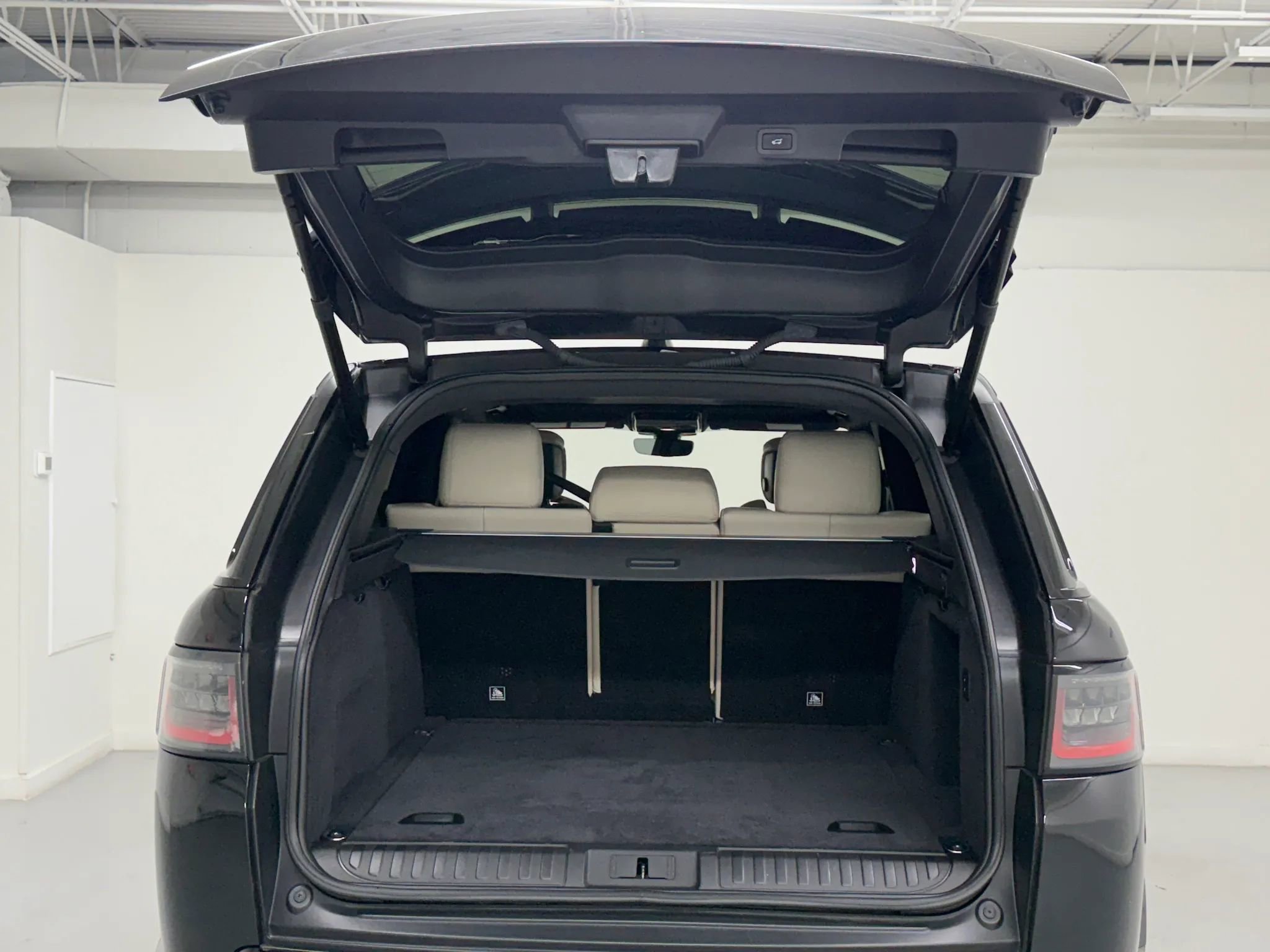 Used 2019 Land Rover Range Rover Sport HSE Dynamic image 40