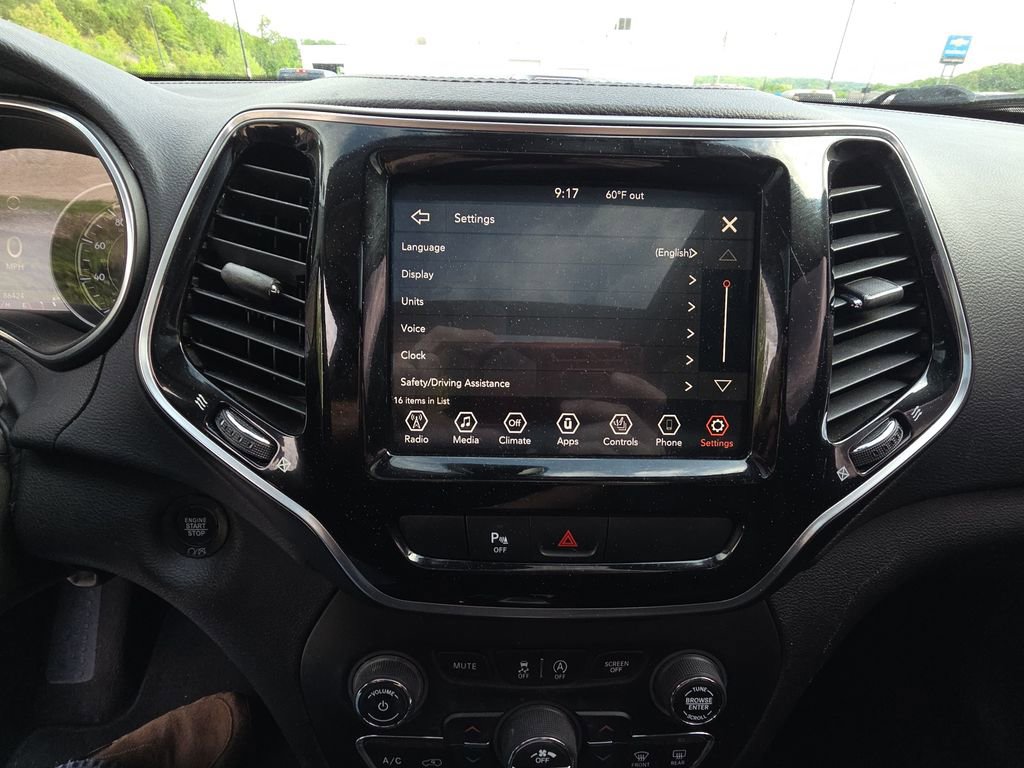 Used 2019 Jeep Cherokee Limited w/ Luxury Group AWD/4WD image 10