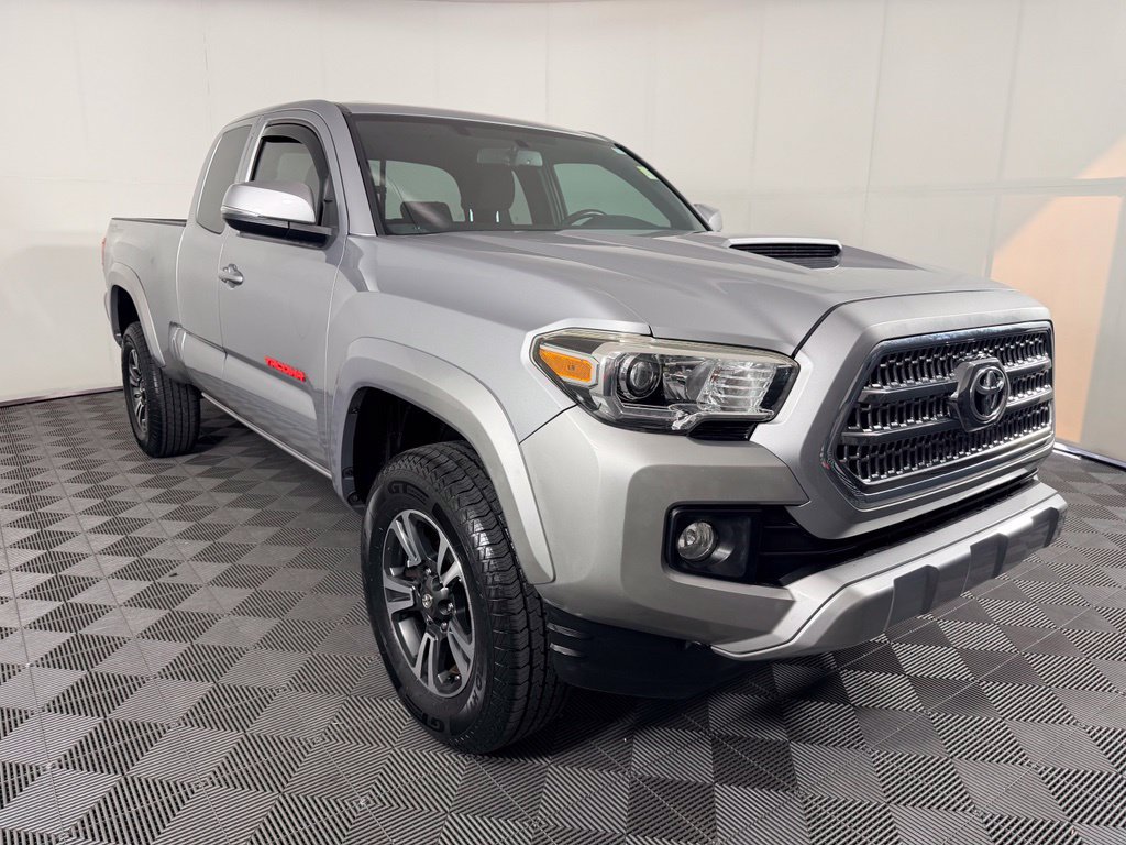 Used 2016 Toyota Tacoma TRD Sport w/ Towing Package RWD image 5