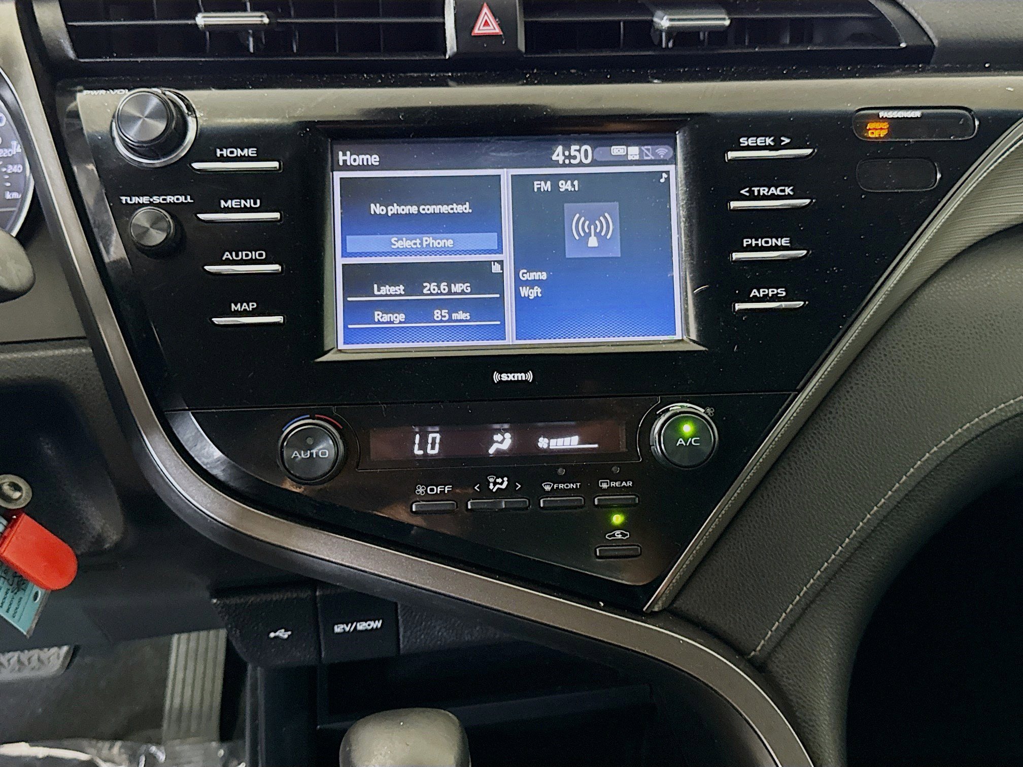 Used 2020 Toyota Camry SE FWD image 18