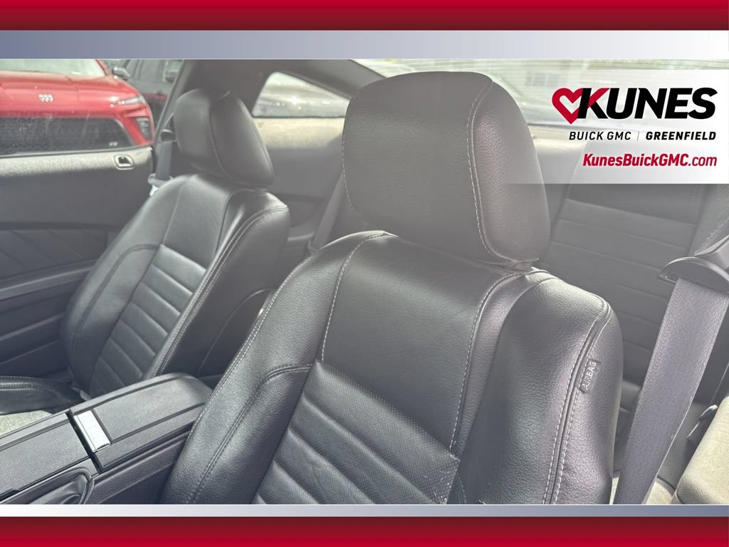 Used 2010 Ford Mustang Coupe RWD image 16