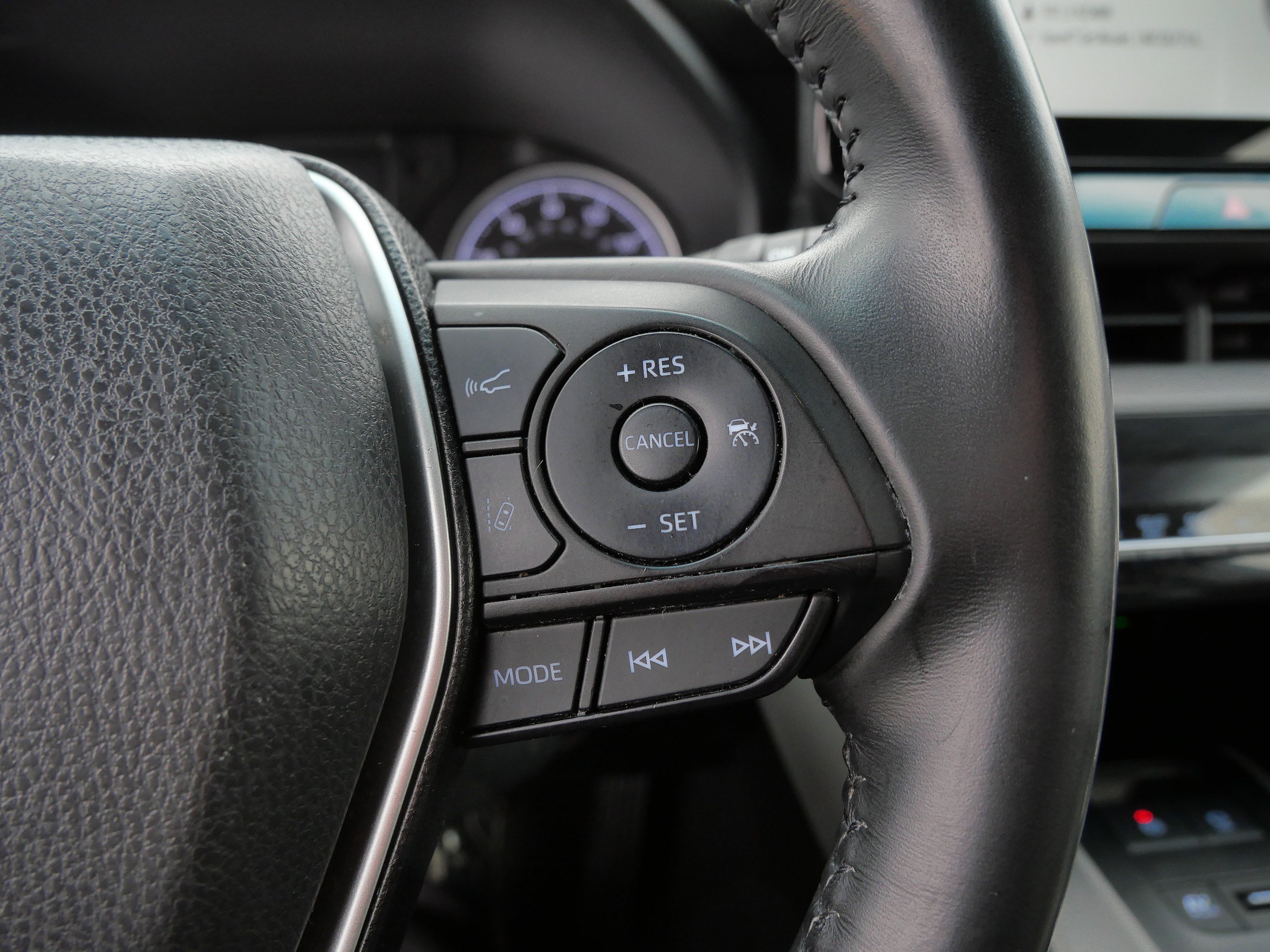 Certified 2021 Toyota Venza LE image 28