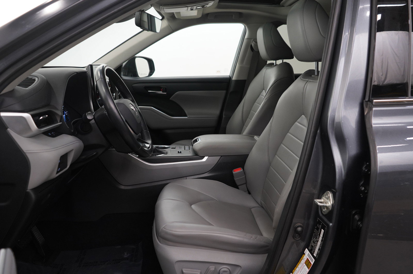 Used 2020 Toyota Highlander XLE image 15