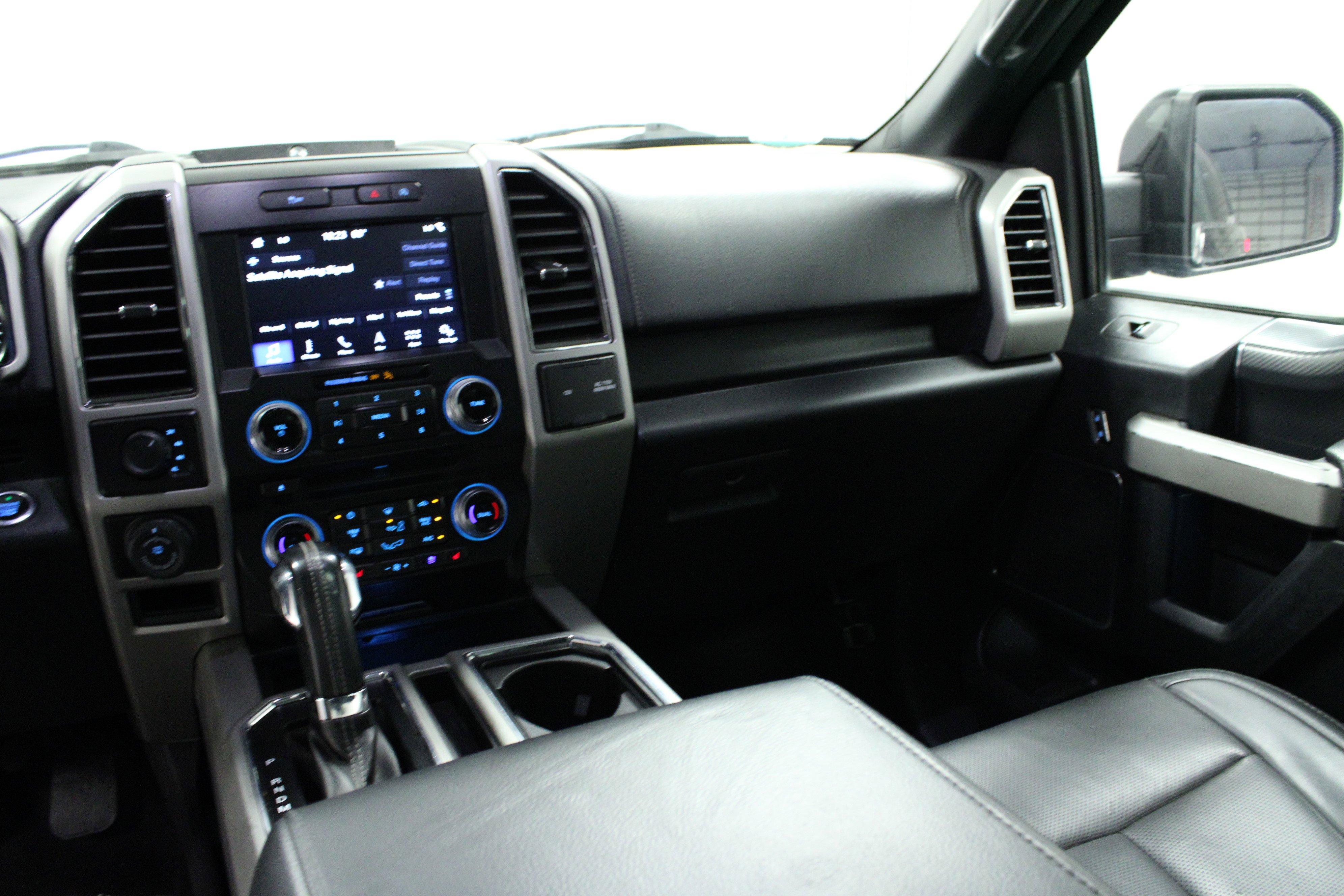 Used 2018 Ford F150 Lariat w/ Equipment Group 502A Luxury image 19