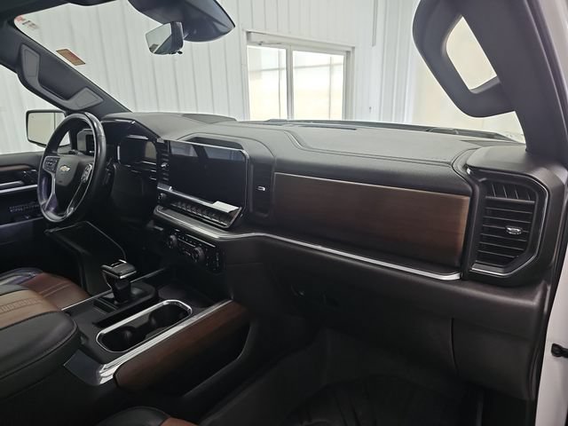Used 2024 Chevrolet Silverado 1500 High Country w/ Technology Package AWD/4WD image 28